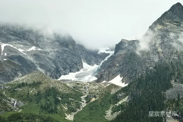 高清摄影 一座山间的雪谷