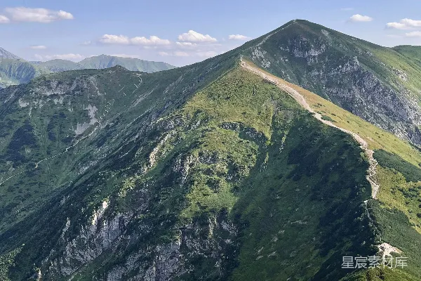 高清摄影 从山顶上看山脉的景色