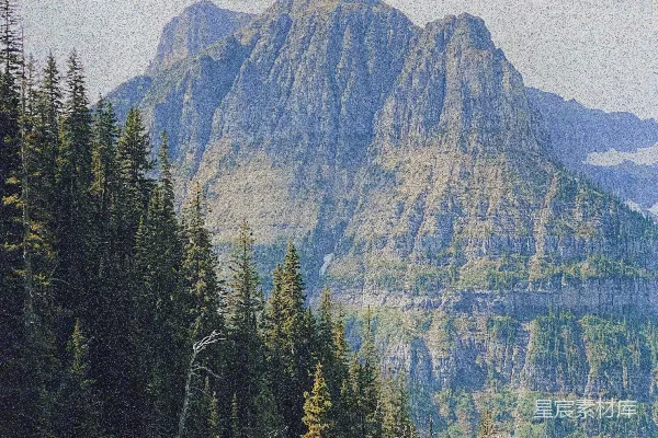 高清摄影 一座山脉的远景，前景中有树木。