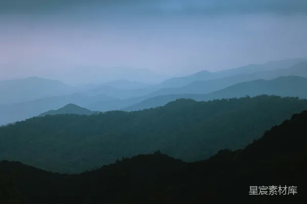 高清摄影 黄昏时分的山脉景色