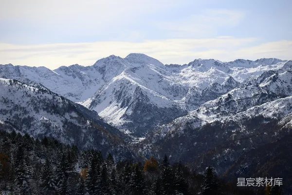 高清摄影 一个雪山地区