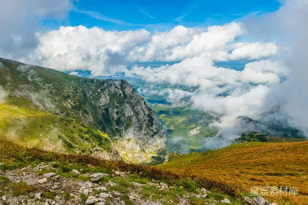 高清摄影 山坡上的岩石