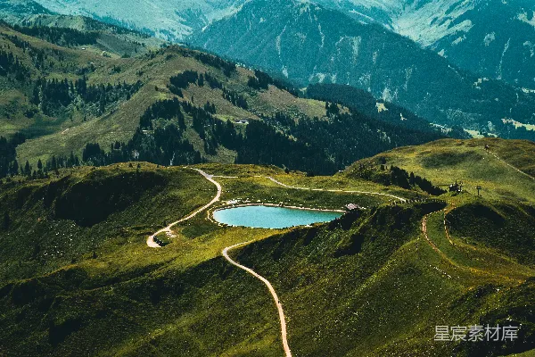 高清摄影 山间蜿蜒的小路风景图