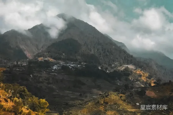 高清摄影 白天白云下的青山绿水