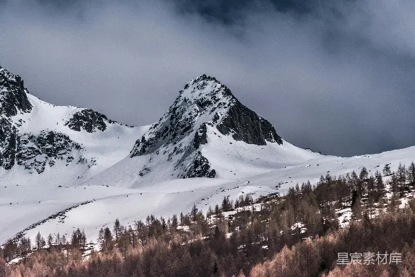 高清摄影 雪景照片中的山景