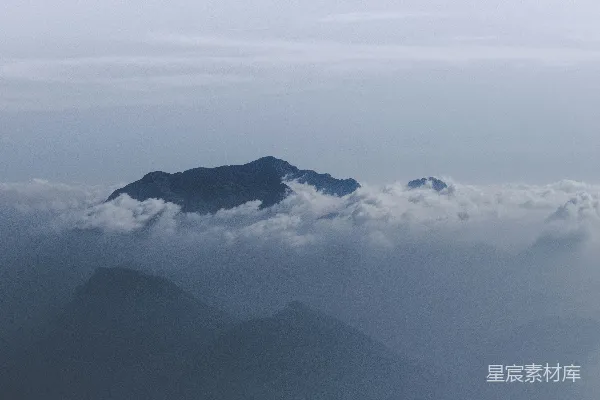 高清摄影 云雾缭绕的山峰