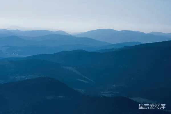 高清摄影 白天白云下的青山