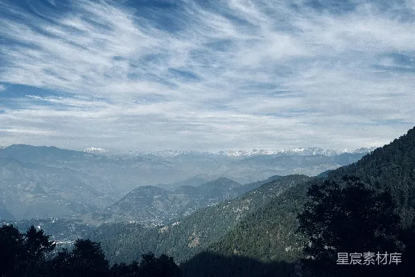 高清摄影 从远处看山峦的景象