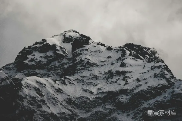 高清摄影 积雪覆盖的山