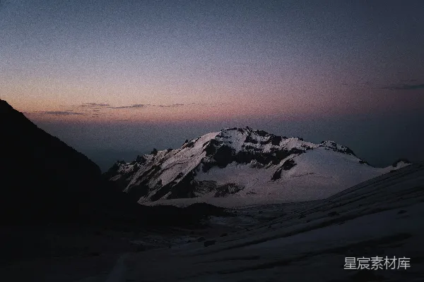 高清摄影 夕阳西下时雪峰的景色
