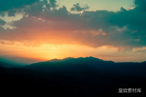 高清摄影 夕阳下的山影