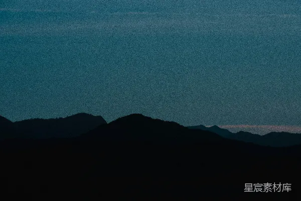 高清摄影 山的轮廓在蓝天背景下
