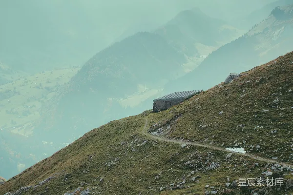 高清摄影 一座山上的建筑物