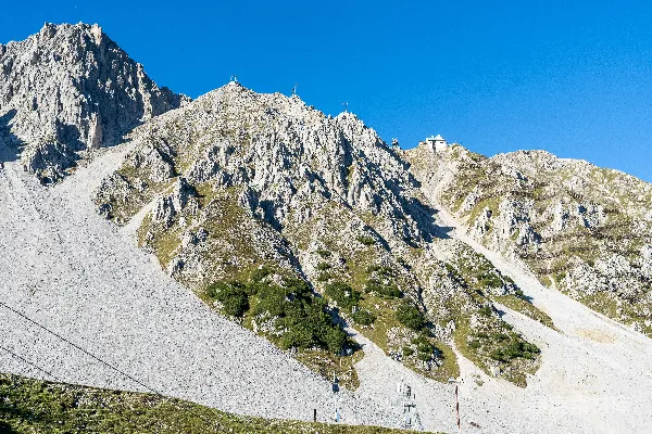 高清摄影 晴朗的蓝天下的落基山脉峰峦