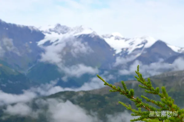 高清摄影 雪山和云的景象