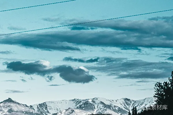 高清摄影 蓝天下的雪覆盖山