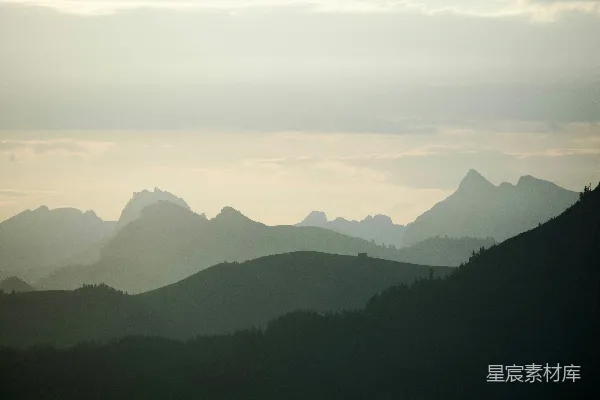 高清摄影 远处看到的山脉景观