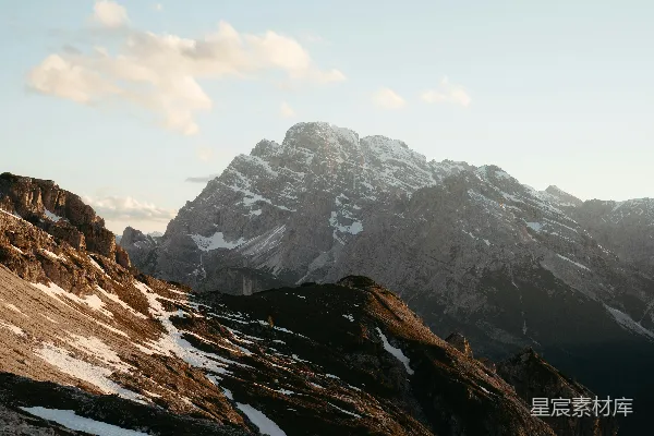 高清摄影 雪峰的山脉展示出来。