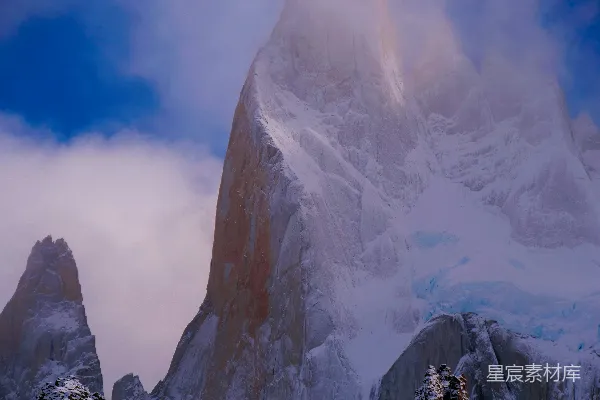 高清摄影 一座高耸的雪山