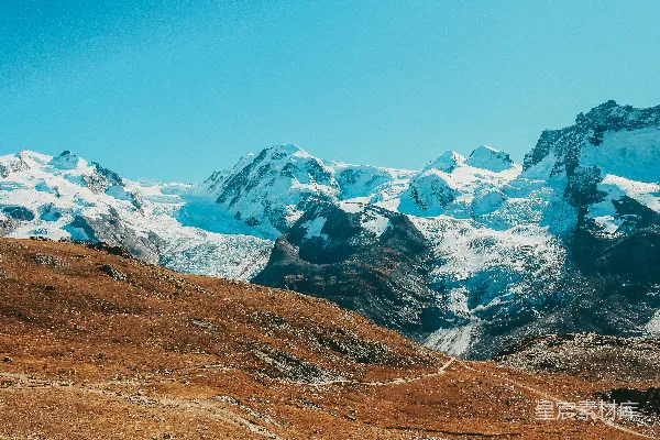 高清摄影 一座雪山群峰的山脉