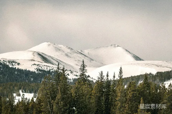 高清摄影 雪山帽衫