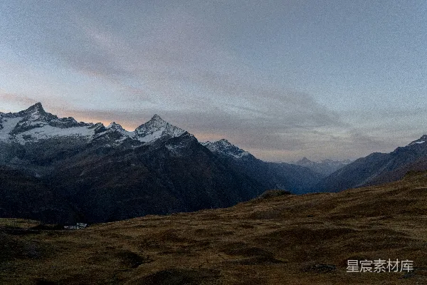 高清摄影 一座山峦起伏的风景。