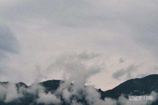 高清摄影 白云下的黑山