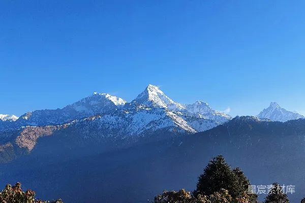 高清摄影 蓝天下的雪山