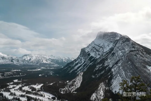 高清摄影 一座雪山连绵的山脉景色