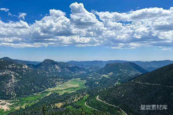 高清摄影 有山和云的风景