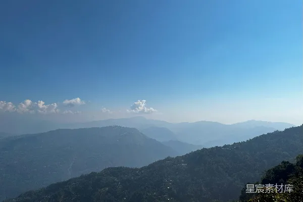 高清摄影 从山顶俯瞰山脉的景色