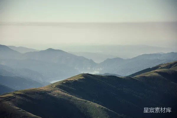 高清摄影 白天拍摄的山脉风景照