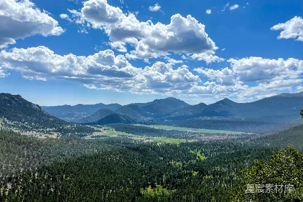 高清摄影 一幅山丘和树木的风景图
