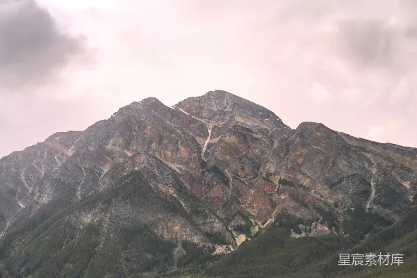 高清摄影 云层中的壮丽山峰