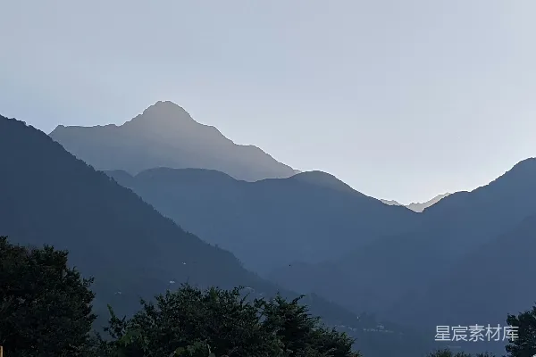 高清摄影 远处的山脉景色