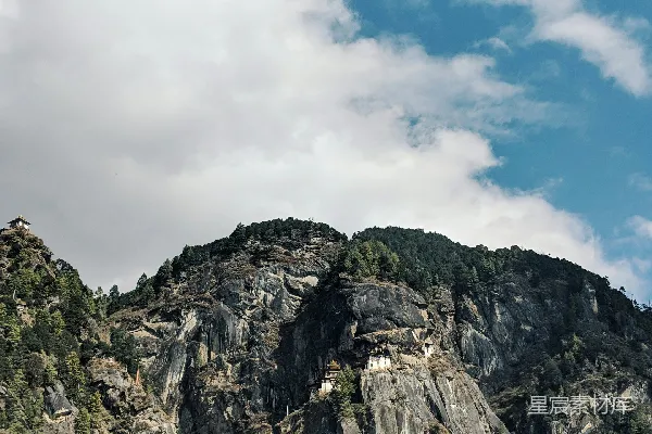 高清摄影 云雾中的灰色山峦