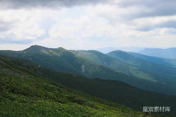 高清摄影 白天的青山绿水