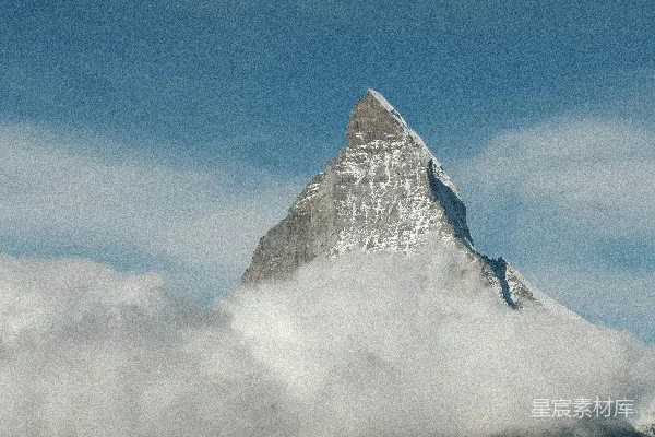 高清摄影 一座被白雪覆盖的山顶的山