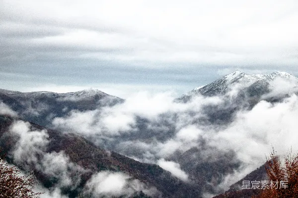 高清摄影 山峦与雾气的景色