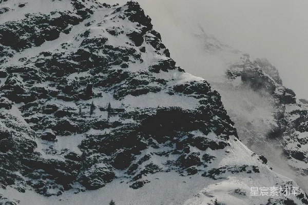 高清摄影 雪顶山的航拍图
