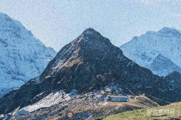 高清摄影 蓝天下的雪山。