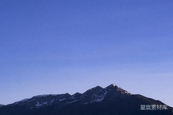高清摄影 白天的棕色山脉