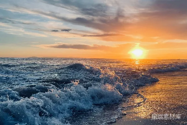 高清摄影 夕阳落下海浪之上