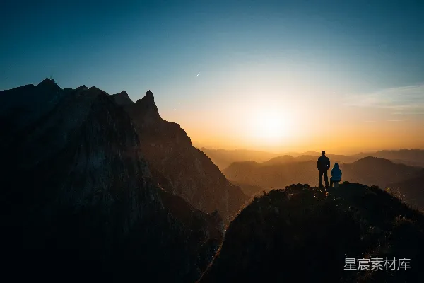 高清摄影 几个人站在山顶上