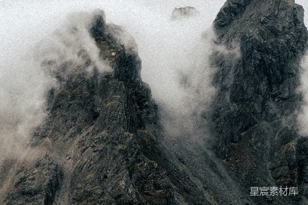 高清摄影 云雾缭绕的山峰