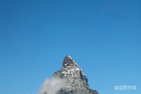 高清摄影 一座积雪的山