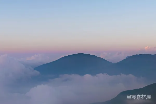 高清摄影 白云下的山脉