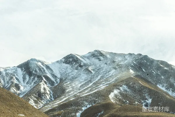 高清摄影 一座雪山覆盖的山脉