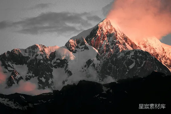 高清摄影 积雪覆盖的山