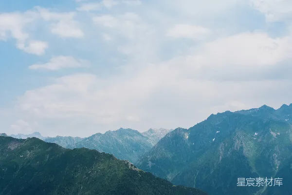 高清摄影 蓝天白云下的青山